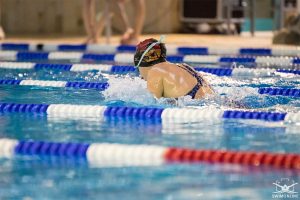 Schwimmer beim Brustschwimmen